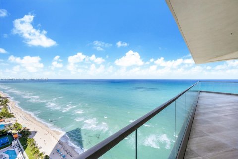 Condominio en venta en Sunny Isles Beach, Florida, 4 dormitorios, 297.84 m2 № 1944258 - foto 9