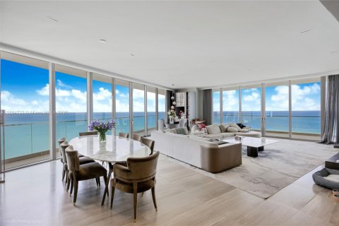 Condominio en venta en Sunny Isles Beach, Florida, 4 dormitorios, 297.84 m2 № 1944258 - foto 3