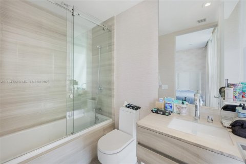 Condominio en venta en Sunny Isles Beach, Florida, 4 dormitorios, 297.84 m2 № 1944258 - foto 14