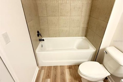 Townhouse in San Antonio, Florida 3 bedrooms, 157.38 sq.m. № 1914673 - photo 5