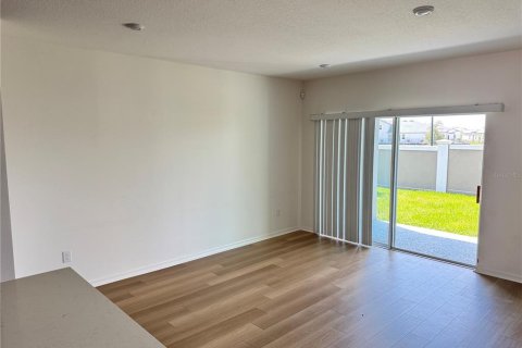 Townhouse in San Antonio, Florida 3 bedrooms, 157.38 sq.m. № 1914673 - photo 3