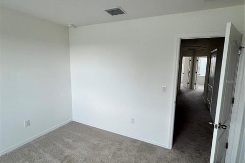 Townhouse in San Antonio, Florida 3 bedrooms, 157.38 sq.m. № 1914673 - photo 8