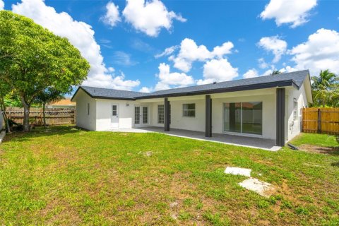 Villa ou maison à vendre à Lauderhill, Floride: 3 chambres, 165.92 m2 № 1790535 - photo 2