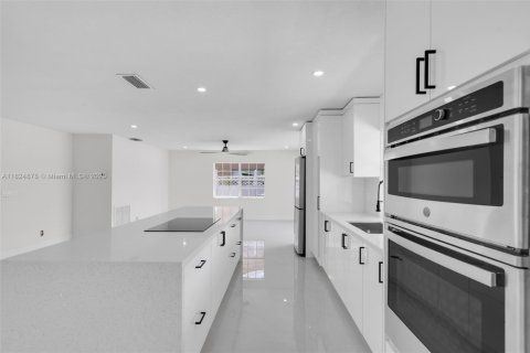 Villa ou maison à vendre à Lauderhill, Floride: 3 chambres, 165.92 m2 № 1790535 - photo 11