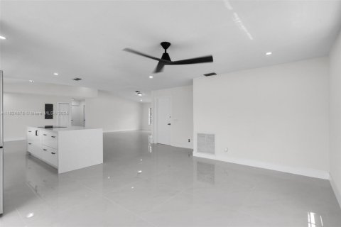 Villa ou maison à vendre à Lauderhill, Floride: 3 chambres, 165.92 m2 № 1790535 - photo 14