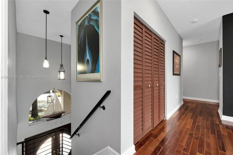 Casa en venta en Miami, Florida, 4 dormitorios, 221.85 m2 № 2275057 - foto 21