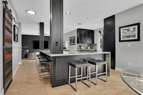 Casa en venta en Miami, Florida, 4 dormitorios, 221.85 m2 № 2275057 - foto 10
