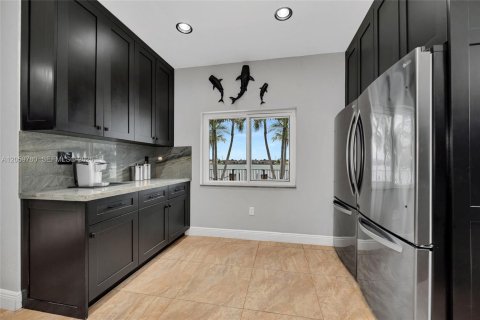 Casa en venta en Miami, Florida, 4 dormitorios, 221.85 m2 № 2275057 - foto 14