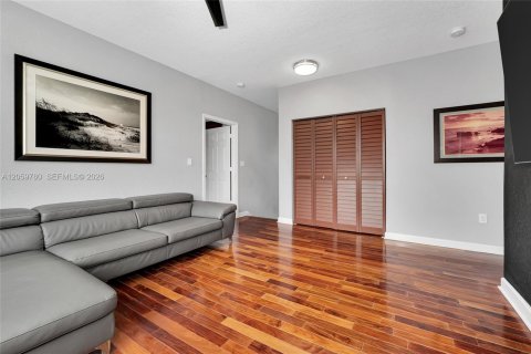 Casa en venta en Miami, Florida, 4 dormitorios, 221.85 m2 № 2275057 - foto 24