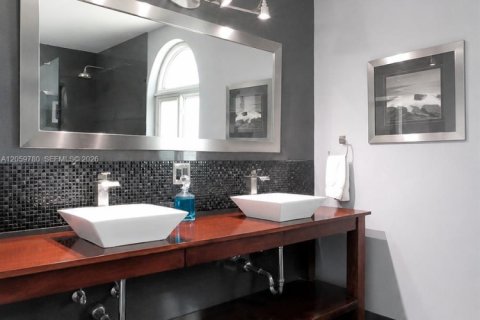Casa en venta en Miami, Florida, 4 dormitorios, 221.85 m2 № 2275057 - foto 27