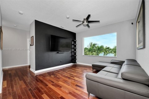 Casa en venta en Miami, Florida, 4 dormitorios, 221.85 m2 № 2275057 - foto 22