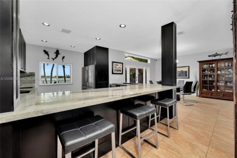 Casa en venta en Miami, Florida, 4 dormitorios, 221.85 m2 № 2275057 - foto 15