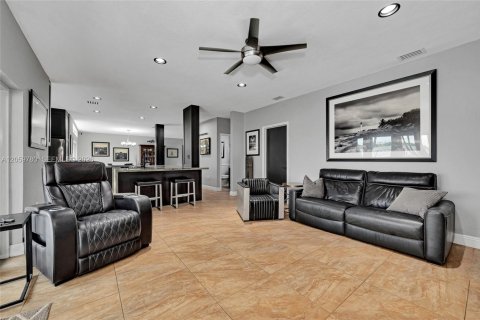 Casa en venta en Miami, Florida, 4 dormitorios, 221.85 m2 № 2275057 - foto 18