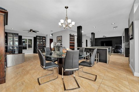 Casa en venta en Miami, Florida, 4 dormitorios, 221.85 m2 № 2275057 - foto 9