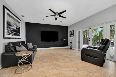 Casa en venta en Miami, Florida, 4 dormitorios, 221.85 m2 № 2275057 - foto 19