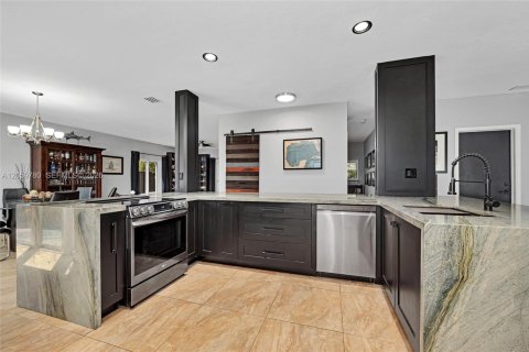 Casa en venta en Miami, Florida, 4 dormitorios, 221.85 m2 № 2275057 - foto 13