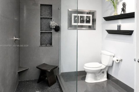 Casa en venta en Miami, Florida, 4 dormitorios, 221.85 m2 № 2275057 - foto 28