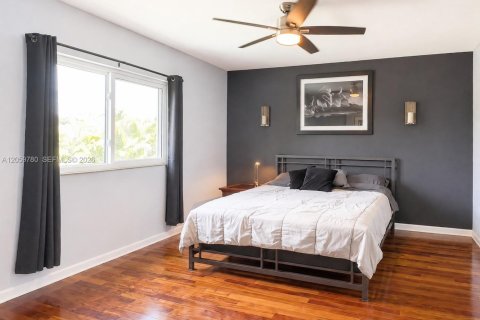 Casa en venta en Miami, Florida, 4 dormitorios, 221.85 m2 № 2275057 - foto 25
