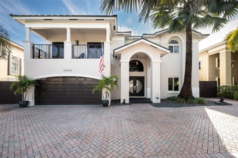 Villa ou maison à Miami, Floride 4 chambres, 221.85 m2 № 2275057