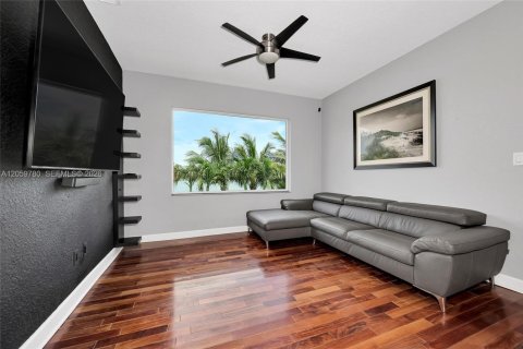 Casa en venta en Miami, Florida, 4 dormitorios, 221.85 m2 № 2275057 - foto 23