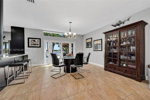 Casa en venta en Miami, Florida, 4 dormitorios, 221.85 m2 № 2275057 - foto 7