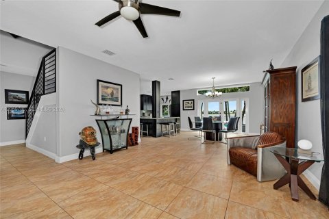 Casa en venta en Miami, Florida, 4 dormitorios, 221.85 m2 № 2275057 - foto 5