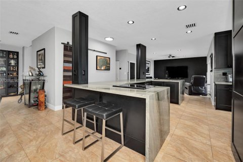 Casa en venta en Miami, Florida, 4 dormitorios, 221.85 m2 № 2275057 - foto 11
