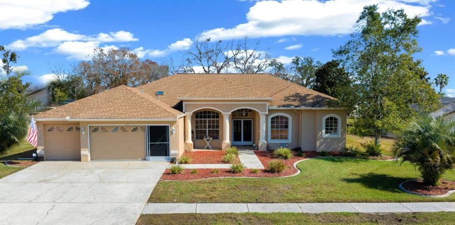 House in Spring Hill, Florida 3 bedrooms, 194.17 sq.m. № 1513009
