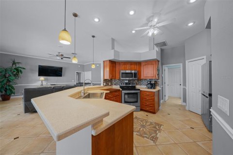 House in Spring Hill, Florida 3 bedrooms, 194.17 sq.m. № 1513009 - photo 23
