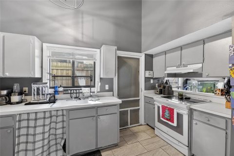 Condo in Tampa, Florida, 2 bedrooms  № 2370816 - photo 5