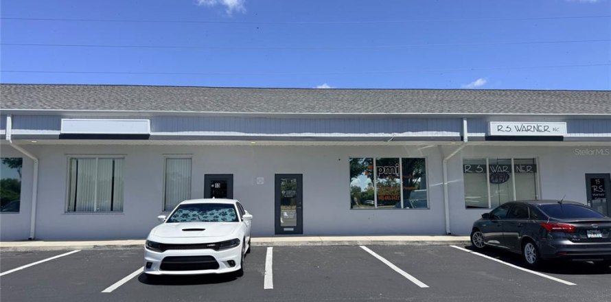 Immobilier commercial à Port Charlotte, Floride 11.15 m2 № 2101269