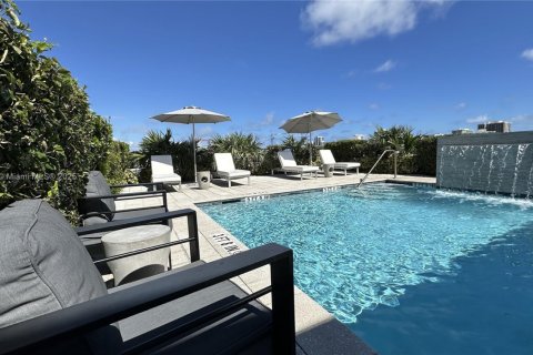 Condominio en venta en Bay Harbor Islands, Florida, 2 dormitorios, 114.83 m2 № 1954367 - foto 1