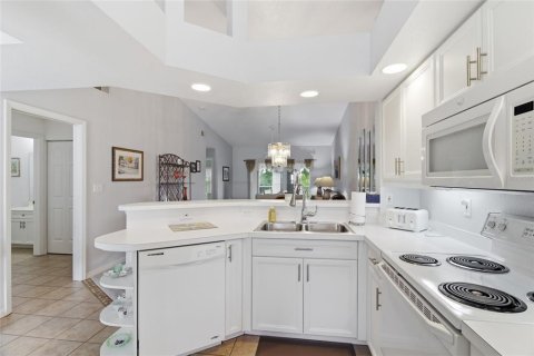 Copropriété à vendre à North Port, Floride: 2 chambres, 107.12 m2 № 2215771 - photo 11