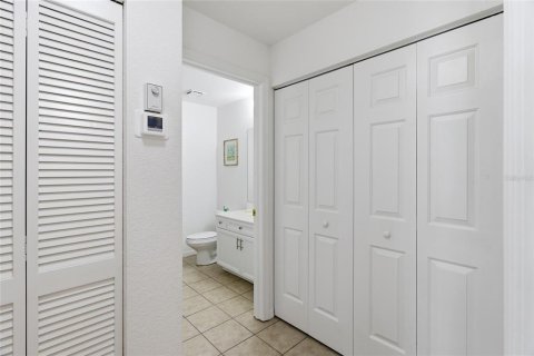 Copropriété à vendre à North Port, Floride: 2 chambres, 107.12 m2 № 2215771 - photo 13