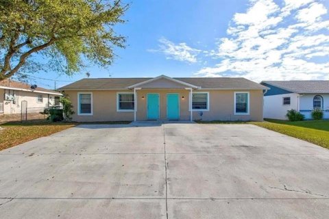 Immobilier commercial à Englewood, Floride 3 chambres, 140.1 m2 № 2142610