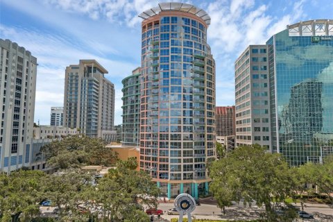 Condo in Orlando, Florida, 2 bedrooms  № 1845253 - photo 1