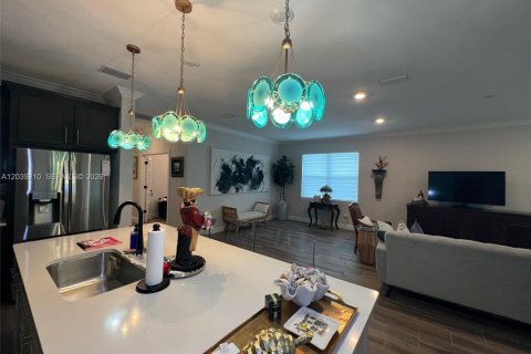 House in Port St. Lucie, Florida 3 bedrooms, 202.9 sq.m. № 2086404 - photo 15