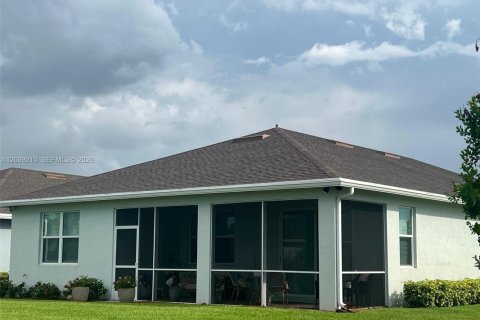 House in Port St. Lucie, Florida 3 bedrooms, 202.9 sq.m. № 2086404 - photo 6