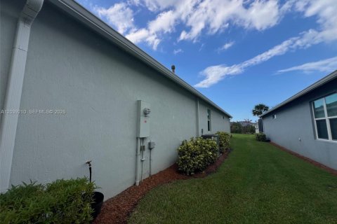 House in Port St. Lucie, Florida 3 bedrooms, 202.9 sq.m. № 2086404 - photo 8