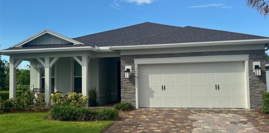 House in Port St. Lucie, Florida 3 bedrooms, 202.9 sq.m. № 2086404