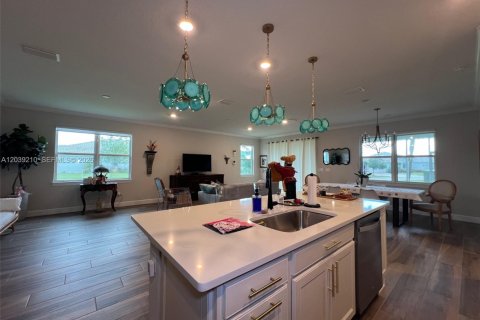 House in Port St. Lucie, Florida 3 bedrooms, 202.9 sq.m. № 2086404 - photo 18