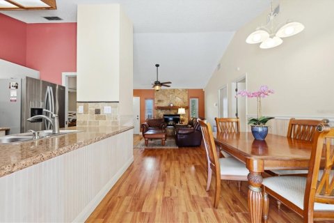 Villa ou maison à vendre à Sarasota, Floride: 3 chambres, 115.48 m2 № 2415441 - photo 11