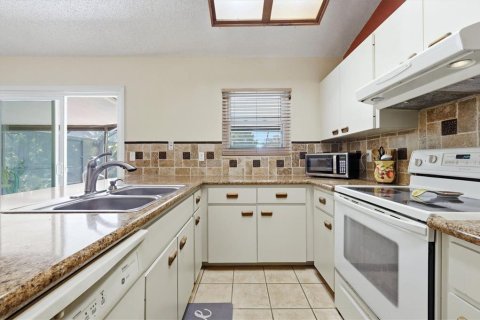 Villa ou maison à vendre à Sarasota, Floride: 3 chambres, 115.48 m2 № 2415441 - photo 13