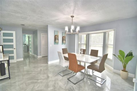 Villa ou maison à vendre à Lakeland, Floride: 4 chambres, 206.06 m2 № 2216704 - photo 14