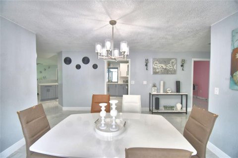 Villa ou maison à vendre à Lakeland, Floride: 4 chambres, 206.06 m2 № 2216704 - photo 16