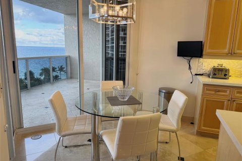Condo in Fort Lauderdale, Florida, 2 bedrooms  № 2251314 - photo 12