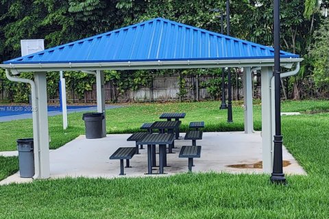 House in North Miami, Florida 3 bedrooms, 172.05 sq.m. № 1924763 - photo 8