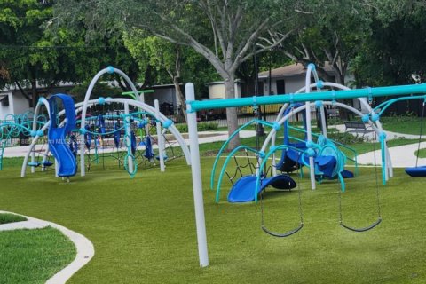 House in North Miami, Florida 3 bedrooms, 172.05 sq.m. № 1924763 - photo 6