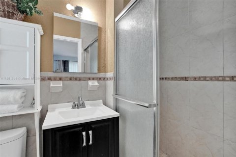 House in North Miami, Florida 3 bedrooms, 172.05 sq.m. № 1924763 - photo 21