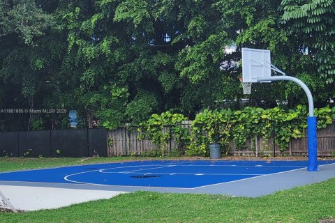 House in North Miami, Florida 3 bedrooms, 172.05 sq.m. № 1924763 - photo 5